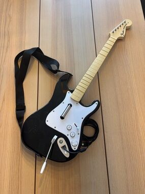 Harmonix Fender Stratocaster Rock Band guitar for Xbox 360 (R)